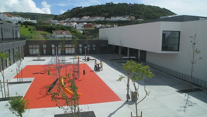 Água de Pau School